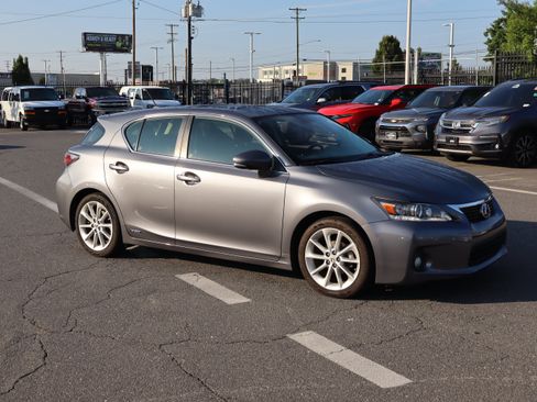 Used 2013 Lexus CT 200h w/ Premium Pkg w/Backup Camera FWD image 2