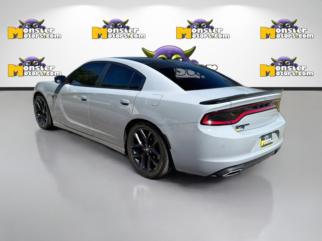 Used 2022 Dodge Charger SXT w/ Blacktop Package RWD image 7