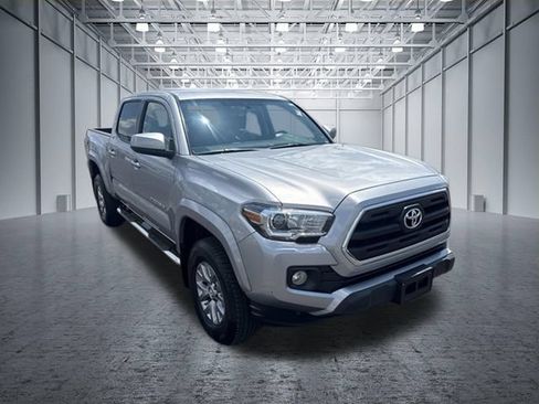 Used 2017 Toyota Tacoma SR5 w/ Tow Package RWD image 7