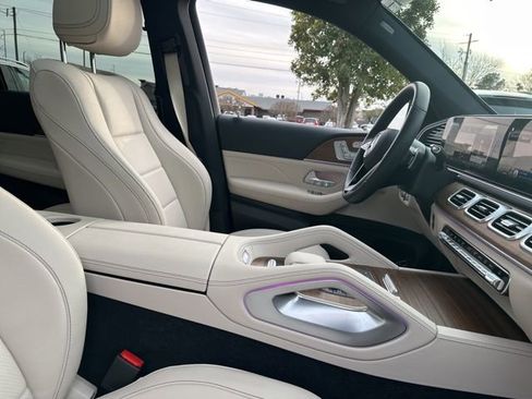 Used 2025 Mercedes-Benz GLS 450 4MATIC image 39