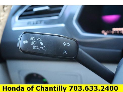 Used 2022 Volkswagen Tiguan SE R-Line image 10