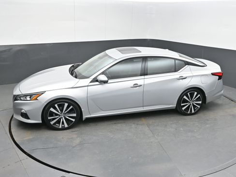 Used 2020 Nissan Altima 2.0 Platinum image 32