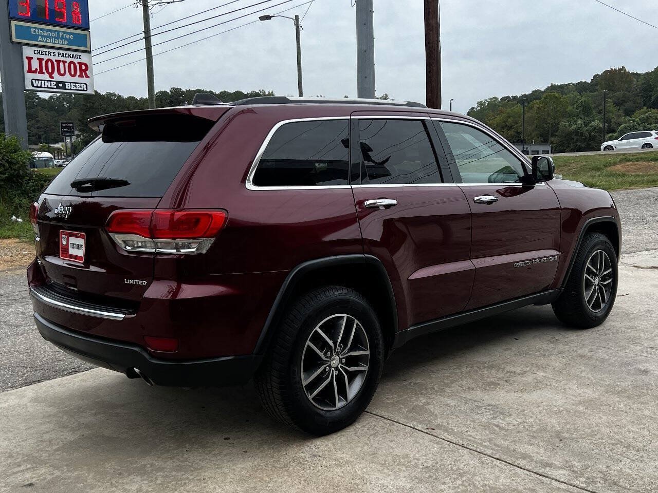 Used 2017 Jeep Grand Cherokee Limited AWD/4WD image 6