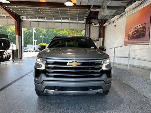 Used 2024 Chevrolet Silverado 1500 High Country w/ Technology Package AWD/4WD image 2