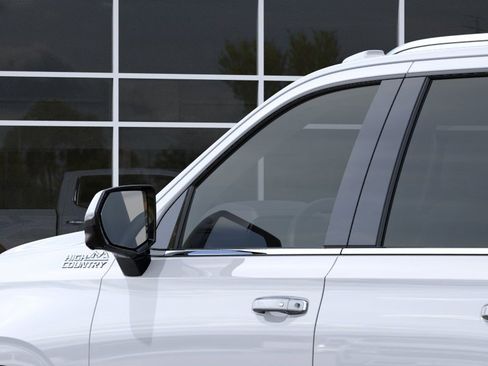 New 2026 Chevrolet Suburban High Country AWD/4WD image 12