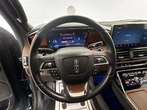 Used 2024 Lincoln Navigator Reserve image 11