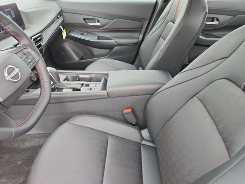 New 2026 Nissan Sentra SR w/ SR Premium Package FWD image 33