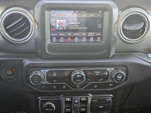 Used 2019 Jeep Wrangler Unlimited Sahara AWD/4WD image 14
