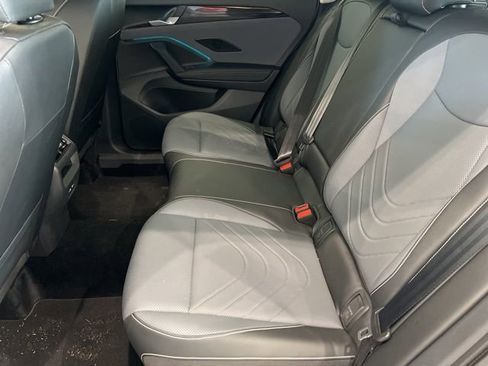 Certified 2025 Volkswagen Tiguan SE AWD/4WD image 14