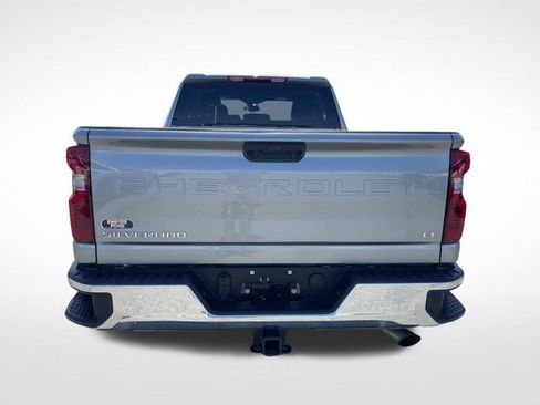 Used 2025 Chevrolet Silverado 2500 LT w/ Convenience Package AWD/4WD image 4