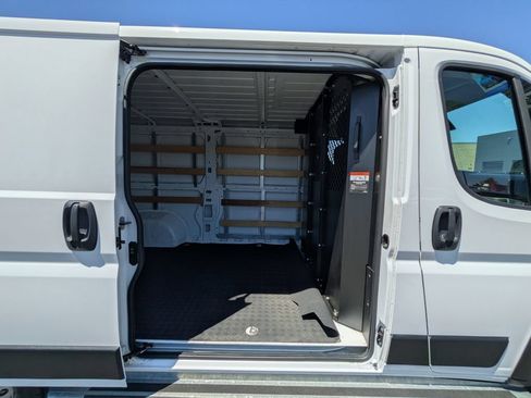 Used 2025 RAM ProMaster 2500 w/ U-Haul Equipment Group FWD image 29