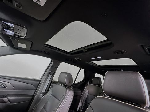 Used 2023 Chevrolet Traverse Premier image 14