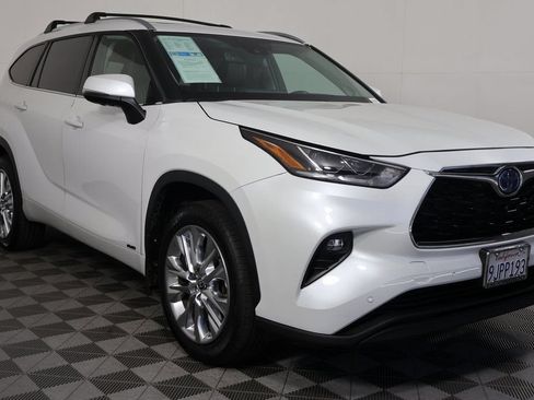 Used 2023 Toyota Highlander Limited AWD/4WD image 3