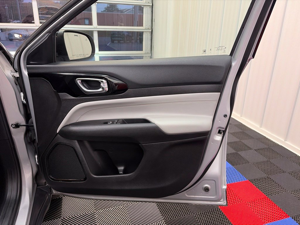 Used 2024 Jeep Compass Limited AWD/4WD image 21