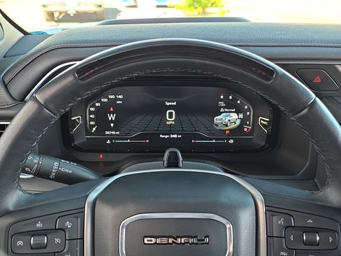 Used 2024 GMC Yukon XL Denali w/ Advanced Technology Package image 18