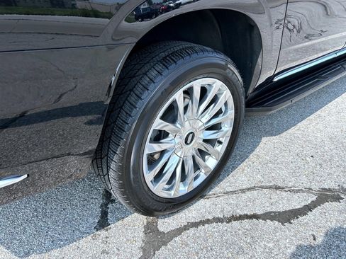 Used 2023 Cadillac Escalade ESV Premium Luxury AWD/4WD image 12