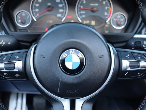 Used 2015 BMW M4 Convertible image 27