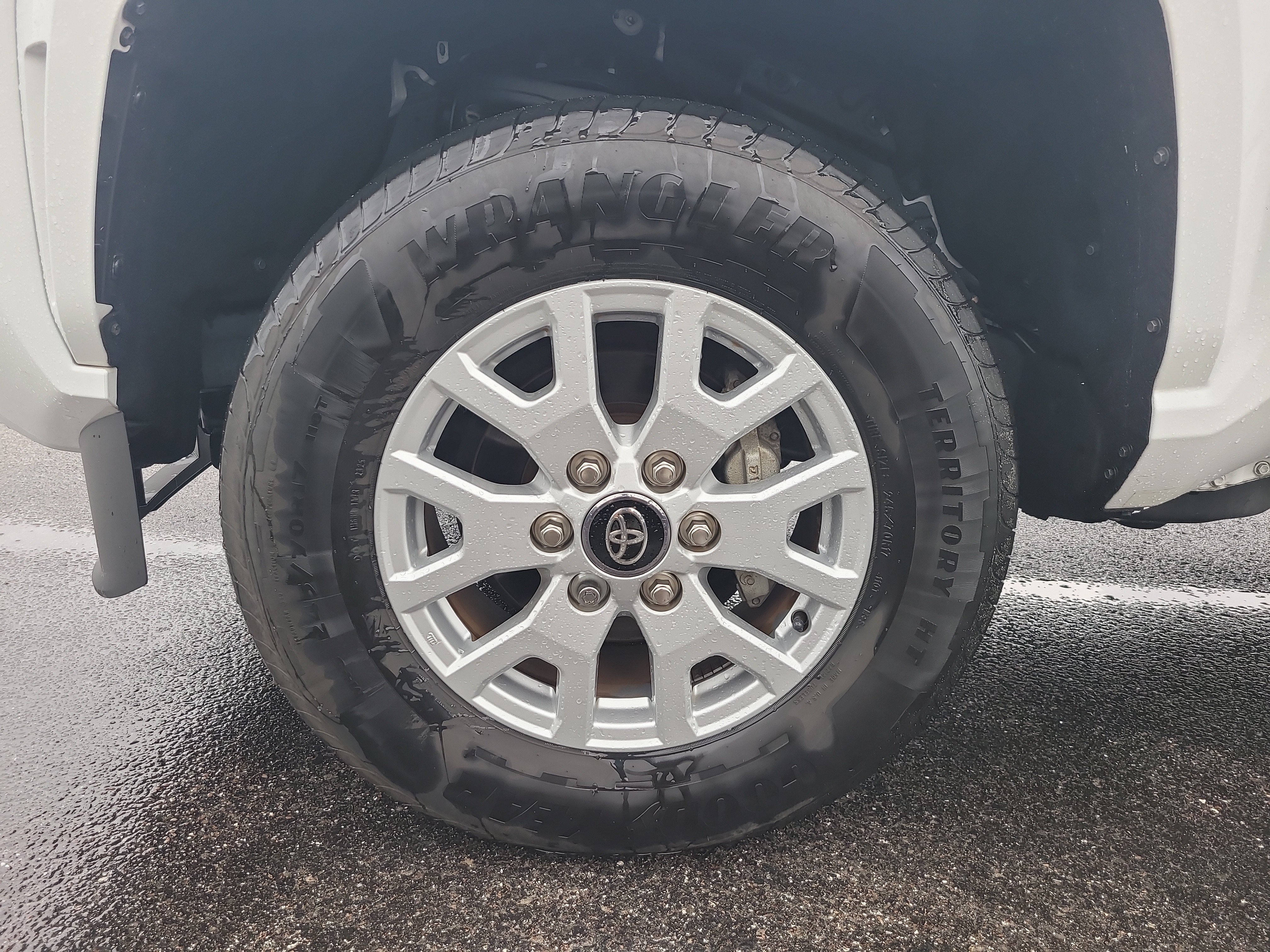 Used 2025 Toyota Tacoma SR5 RWD image 10