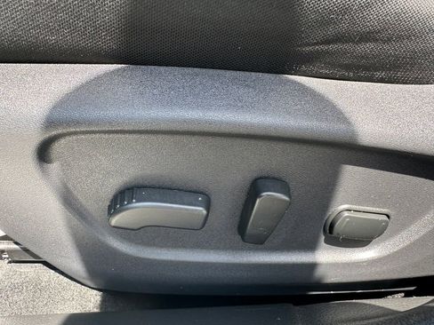 Used 2018 Nissan Rogue SV w/ Premium Package AWD/4WD image 24
