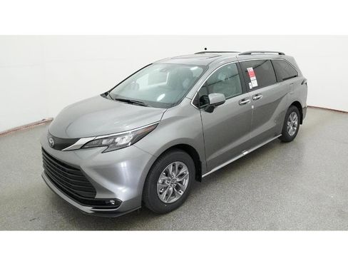 New 2026 Toyota Sienna XLE image 1