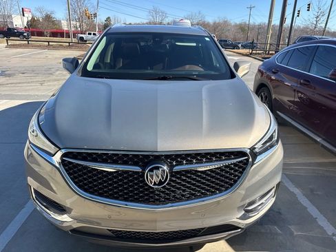 Used 2018 Buick Enclave Avenir w/ Avenir Technology Package image 2