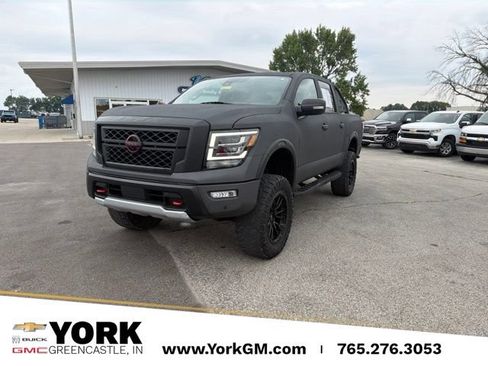 Used 2023 Nissan Titan PRO-4X w/ Pro-4x Convenience Package AWD/4WD image 1