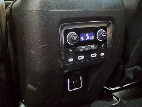 Used 2021 Chevrolet Tahoe Z71 w/ Z71 Signature Package AWD/4WD image 17