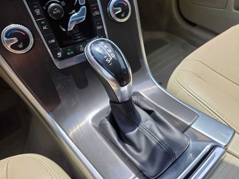 Used 2016 Volvo XC60 T5 Premier w/ Proximity Package FWD image 33