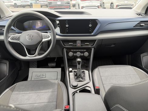 Used 2024 Volkswagen Taos SE AWD/4WD image 16