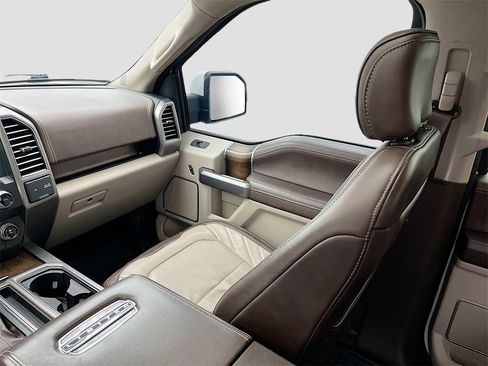 Used 2019 Ford F150 Limited image 23