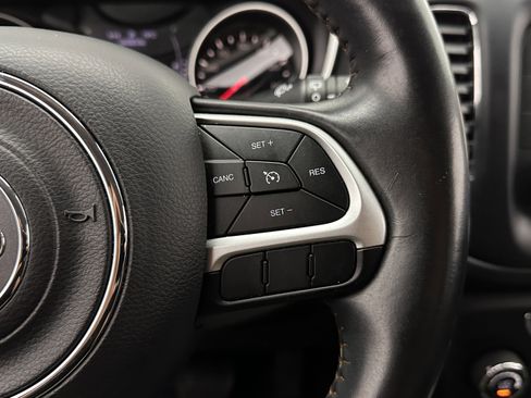 Used 2018 Jeep Compass Latitude FWD image 21