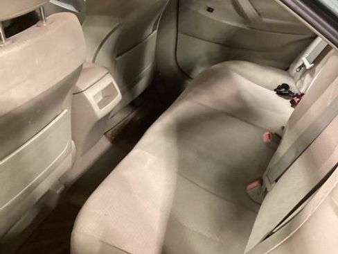 Used 2011 Toyota Camry LE image 29