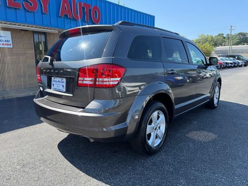 Used 2018 Dodge Journey SE w/ Connectivity Group FWD image 10