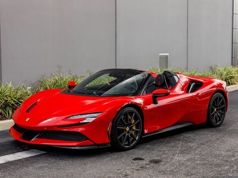 Used 2022 Ferrari SF90 Spider image 2