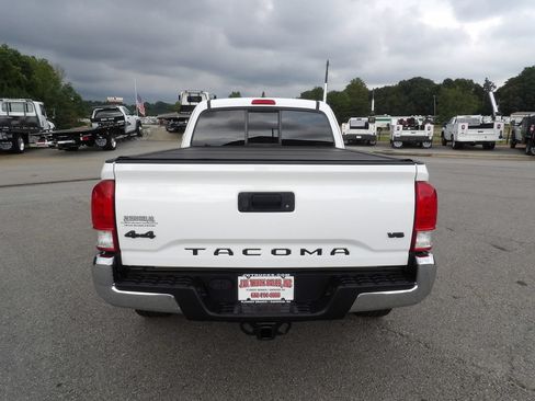 Used 2016 Toyota Tacoma SR5 w/ SR5 Appearance Package (SN) AWD/4WD image 6