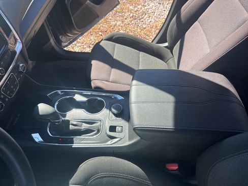 Used 2023 Chevrolet Traverse LT w/ Midnight/Sport Edition image 26