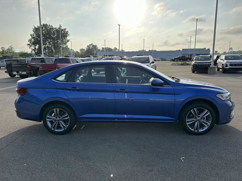 Used 2024 Volkswagen Jetta SE FWD image 12