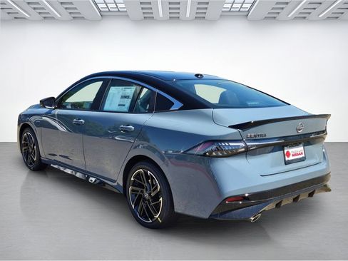New 2026 Nissan Sentra SR w/ Floor Mat Package FWD image 6