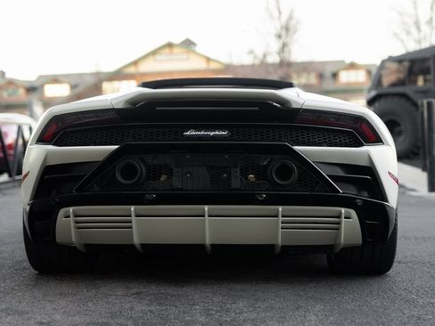Used 2020 Lamborghini Huracan EVO image 19