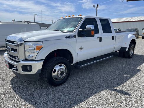 Used 2016 Ford F350 XLT w/ XLT Premium Package image 3