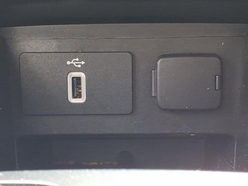 Used 2018 Ford Explorer XLT w/ Equipment Group 202A AWD/4WD image 20