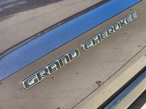 Used 2020 Jeep Grand Cherokee Laredo image 18