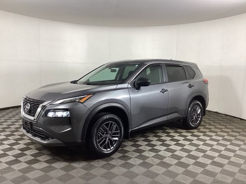 Used 2022 Nissan Rogue S image 5