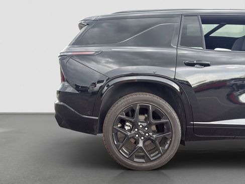 Used 2025 Chevrolet Traverse RS FWD image 23