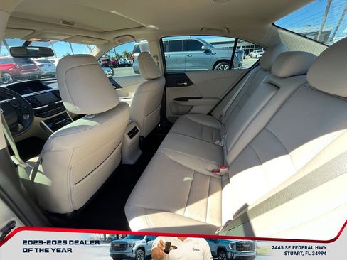 Used 2017 Honda Accord EX-L image 12