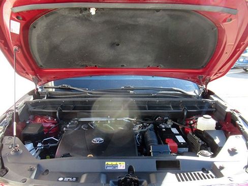 Used 2020 Toyota Highlander XLE image 7