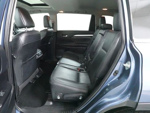 Used 2019 Toyota Highlander XLE AWD/4WD image 29