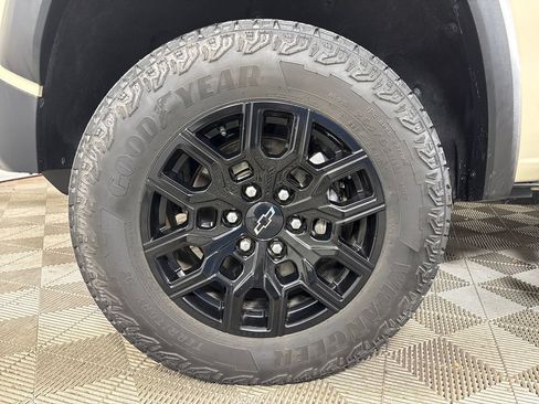 Used 2023 Chevrolet Colorado Trail Boss AWD/4WD image 9
