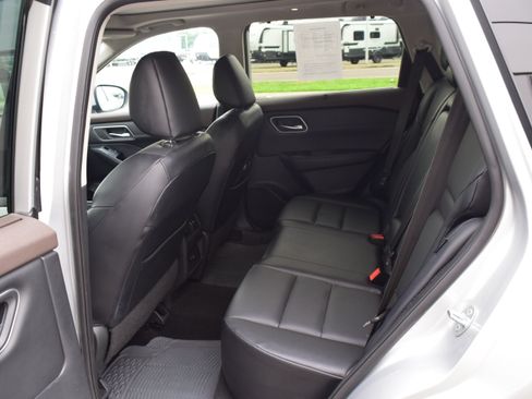 Used 2021 Nissan Rogue SV w/ Premium Package AWD/4WD image 11