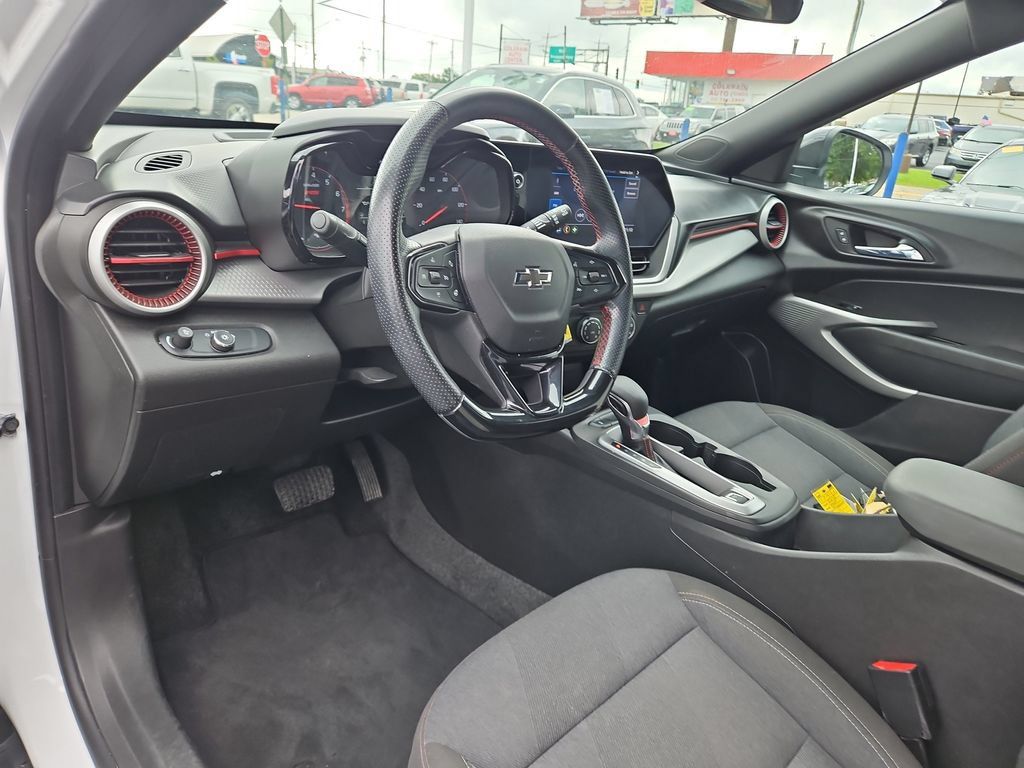Used 2024 Chevrolet Trax RS FWD image 20
